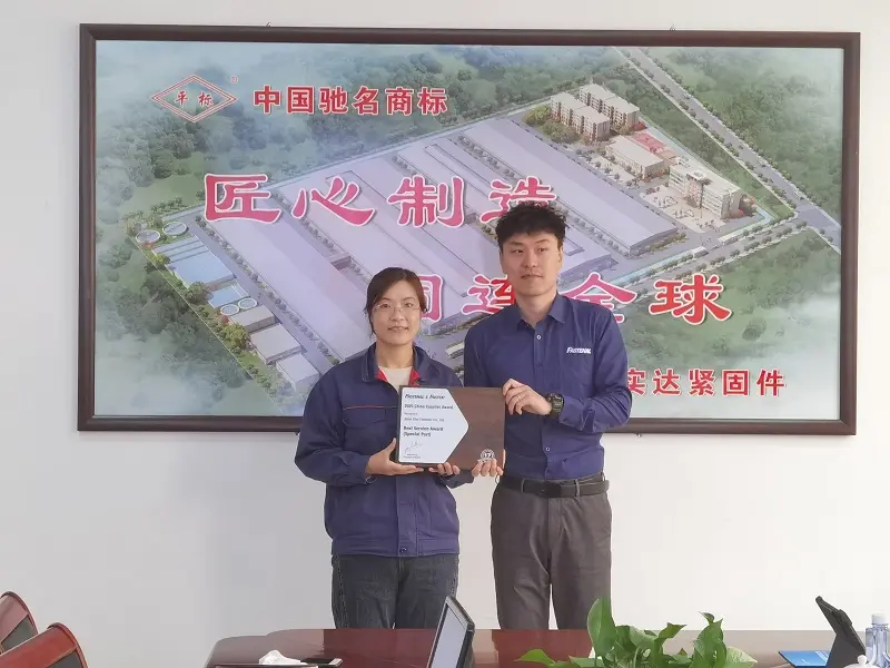 ลูกค้าชาวอเมริกัน FASTENAl &amp; FASTCO มาเยี่ยมชมบริษัทของเรา