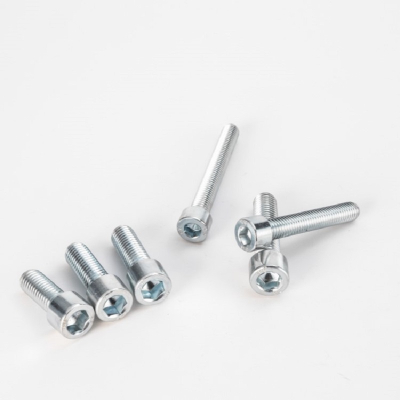 DIN 7984 براغي ذات رأس سداسي ذات مقبس سداسي منخفض