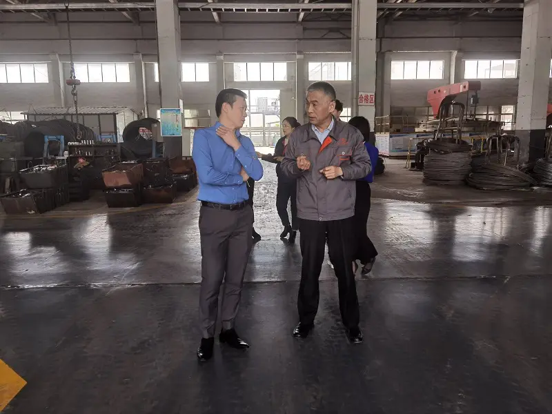 ลูกค้าชาวอเมริกัน FASTENAl &amp; FASTCO มาเยี่ยมชมบริษัทของเรา