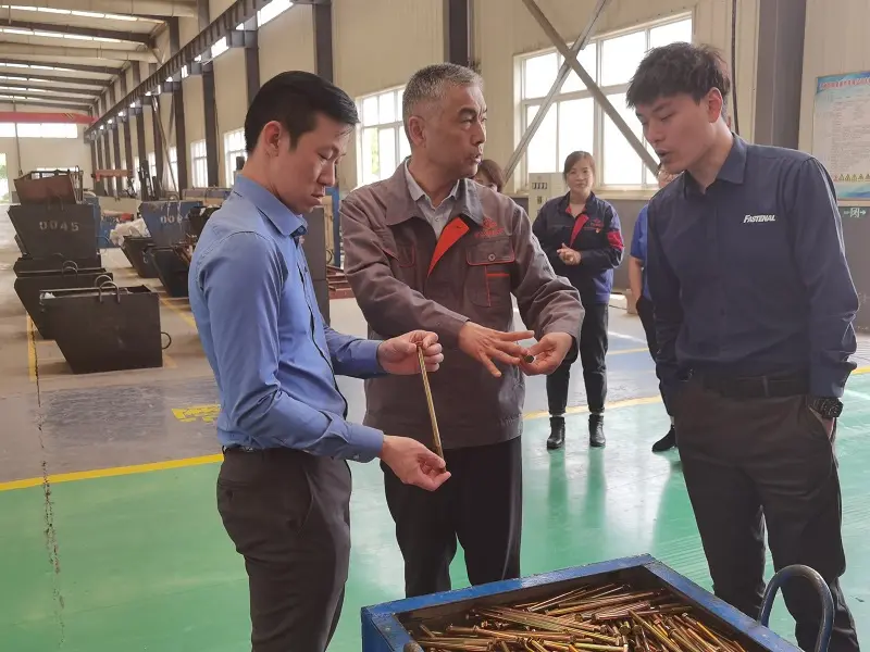 ลูกค้าชาวอเมริกัน FASTENAl &amp; FASTCO มาเยี่ยมชมบริษัทของเรา