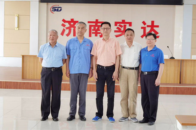 Руководители отделения крепежа Китайской ассоциации производителей компонентов машиностроения посетили компанию, чтобы руководить работой. Руководители отделения крепежа Китайской ассоциации производителей компонентов машиностроения посетили компанию, чтобы руководить работой.