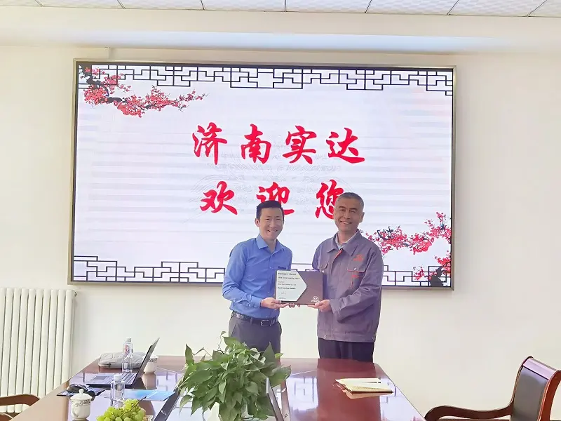 ลูกค้าชาวอเมริกัน FASTENAl &amp; FASTCO มาเยี่ยมชมบริษัทของเรา